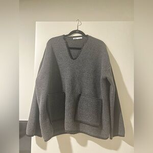 Grey V-neck Zara Sweater with 2 pockets in the front